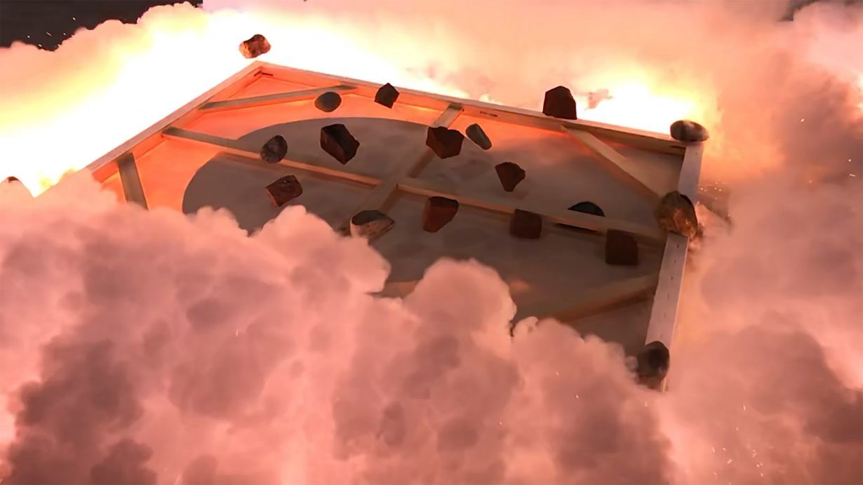 蔡国强，《瞬间的永恒——101个火药画的引爆》，2021。NFT相关视频由33 Studio制作，罗桑摄，蔡工作室提供