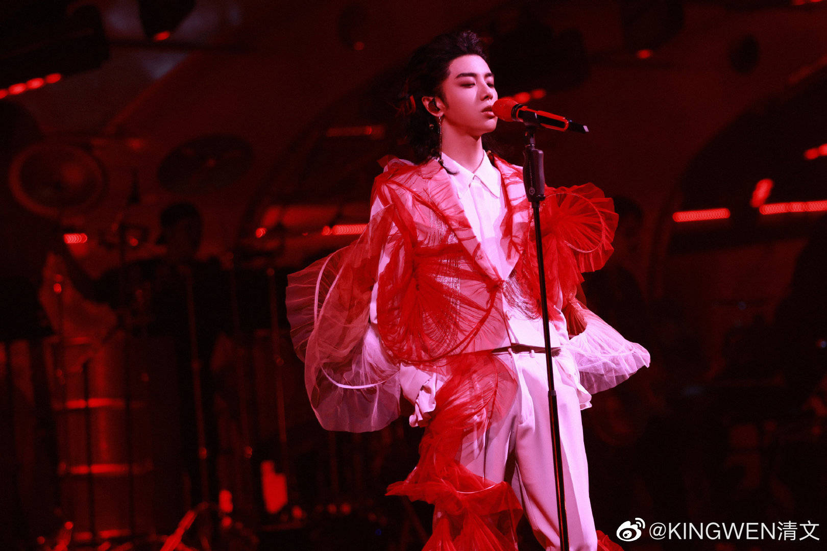 DigiFun designer KINGWEN&rsquo;s performance costume for Arsenio&rsquo;s concert
