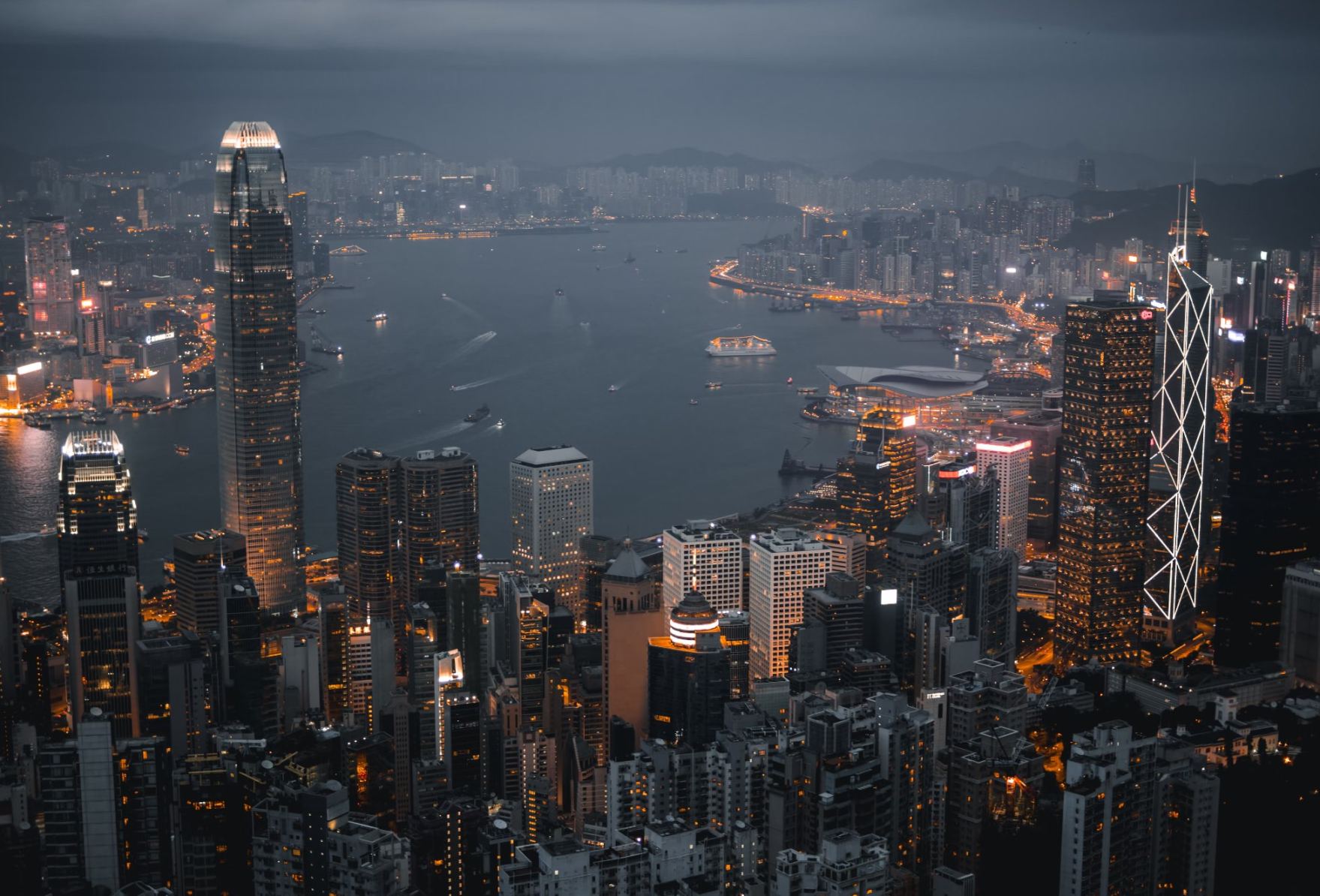 纵览香港的加密历程：香江加密愿景的潮落潮起