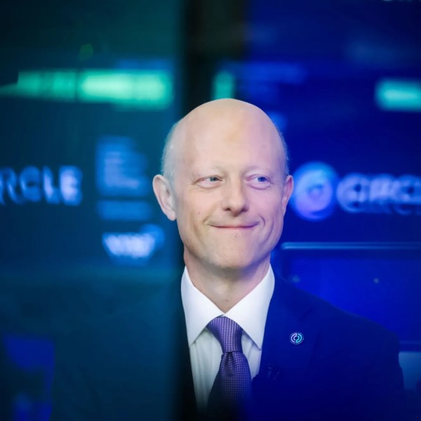 Cryptically-compliant Lonesome: How does the Circle CEO break the double hanging of Tether against the falling interest rates